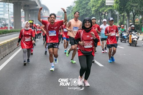 Race photo from ONE RUN 10 K