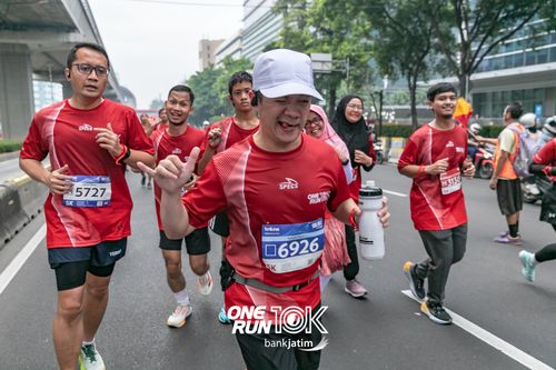 Race photo from ONE RUN 10 K