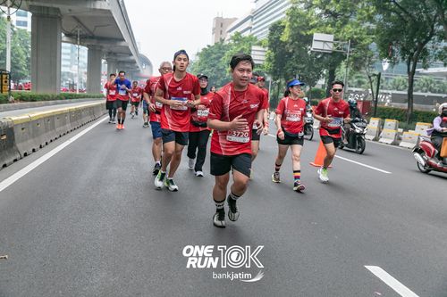 Race photo from ONE RUN 10 K