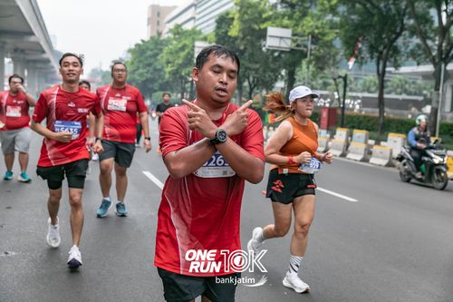 Race photo from ONE RUN 10 K