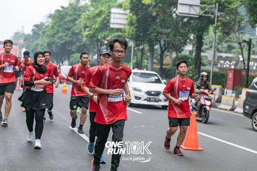 Race photo from ONE RUN 10 K