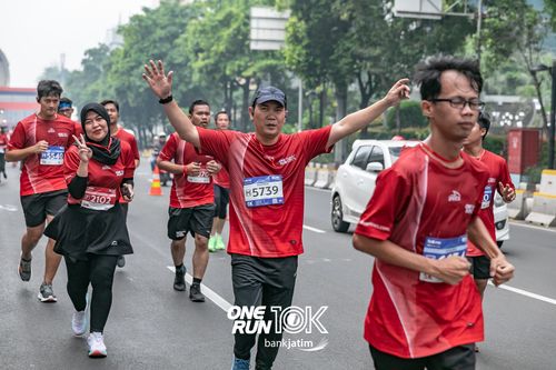 Race photo from ONE RUN 10 K