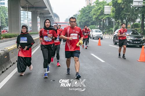 Race photo from ONE RUN 10 K