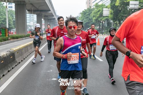 Race photo from ONE RUN 10 K