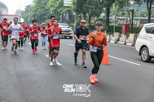 Race photo from ONE RUN 10 K