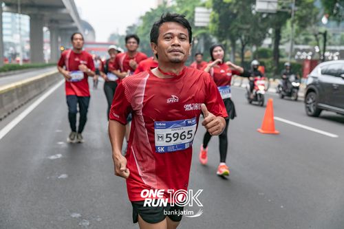Race photo from ONE RUN 10 K