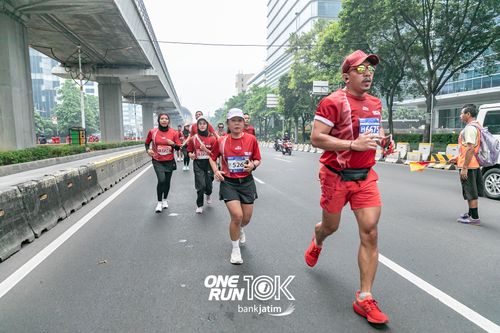 Race photo from ONE RUN 10 K