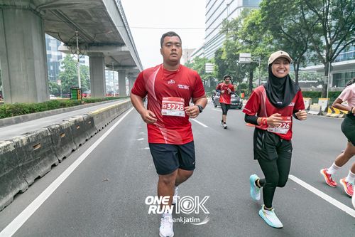 Race photo from ONE RUN 10 K