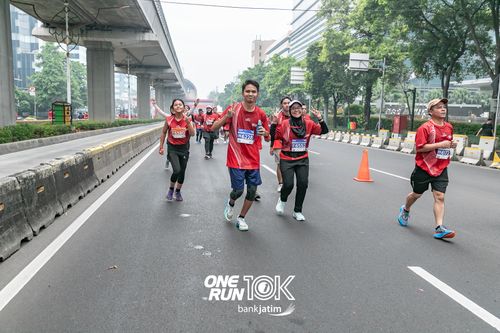 Race photo from ONE RUN 10 K