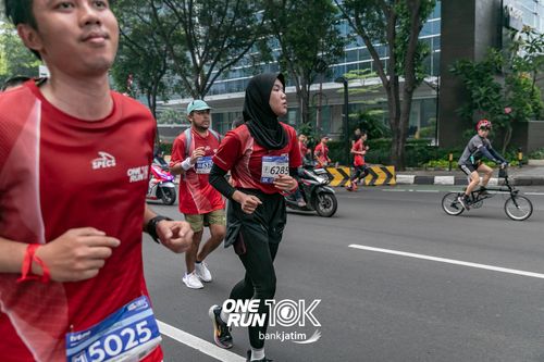 Race photo from ONE RUN 10 K