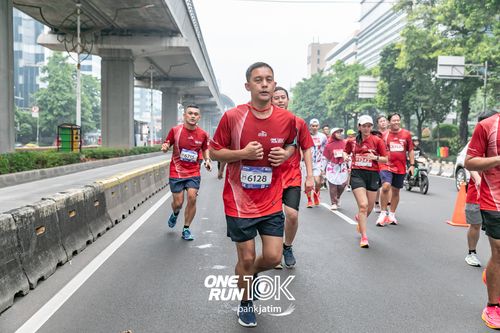 Race photo from ONE RUN 10 K