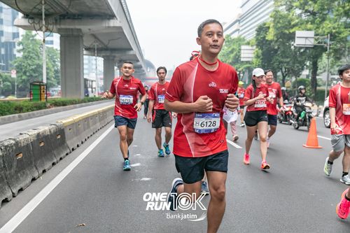 Race photo from ONE RUN 10 K