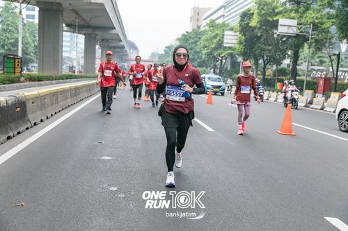 Race photo from ONE RUN 10 K