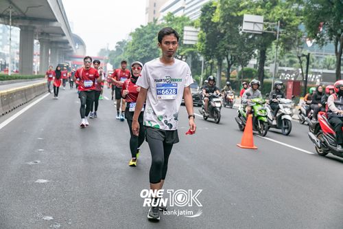 Race photo from ONE RUN 10 K