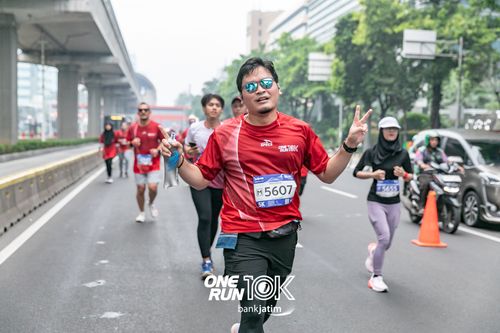 Race photo from ONE RUN 10 K