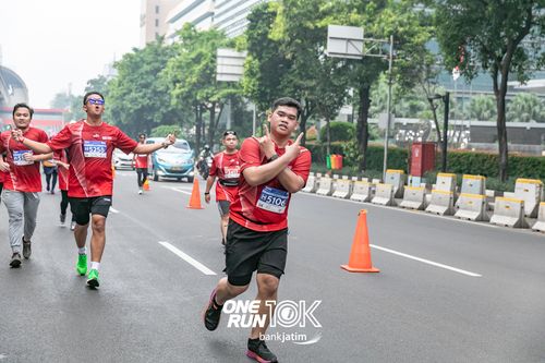 Race photo from ONE RUN 10 K