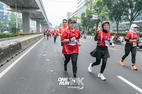 Race photo from ONE RUN 10 K