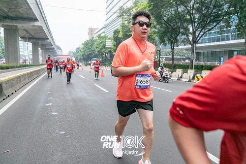 Race photo from ONE RUN 10 K
