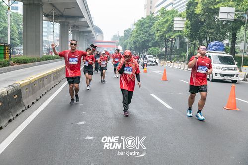 Race photo from ONE RUN 10 K