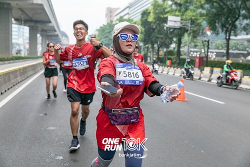 Race photo from ONE RUN 10 K
