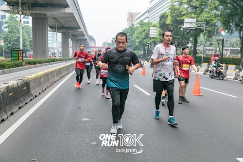 Race photo from ONE RUN 10 K