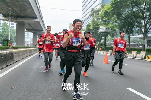 Race photo from ONE RUN 10 K