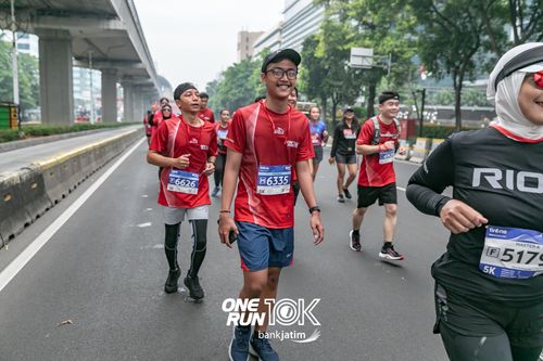 Race photo from ONE RUN 10 K