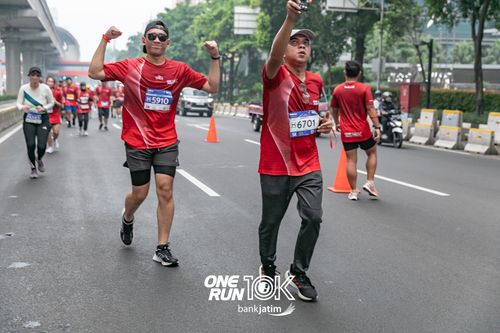 Race photo from ONE RUN 10 K