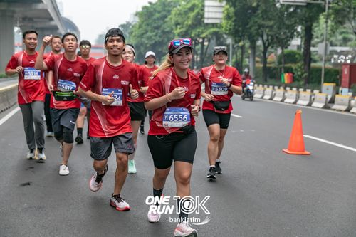 Race photo from ONE RUN 10 K