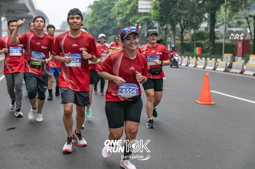 Race photo from ONE RUN 10 K