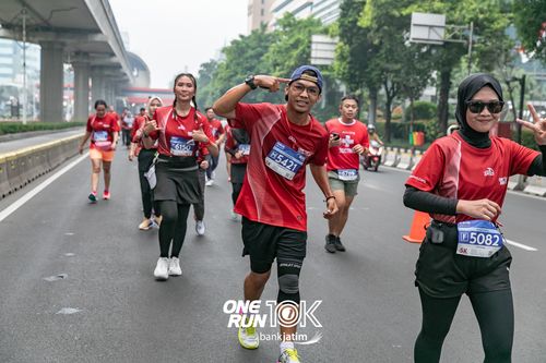 Race photo from ONE RUN 10 K