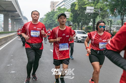 Race photo from ONE RUN 10 K