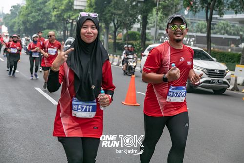 Race photo from ONE RUN 10 K