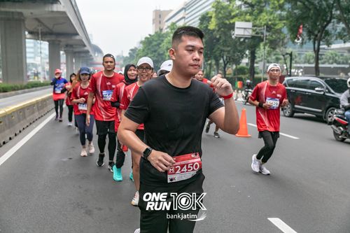 Race photo from ONE RUN 10 K