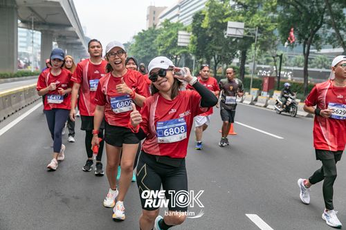 Race photo from ONE RUN 10 K