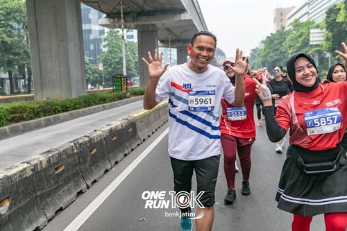 Race photo from ONE RUN 10 K