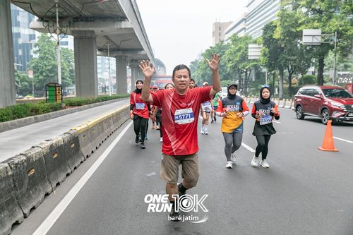 Race photo from ONE RUN 10 K