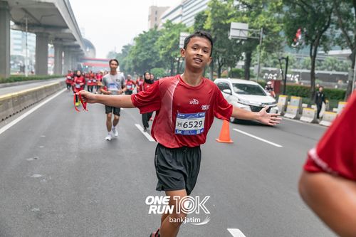 Race photo from ONE RUN 10 K
