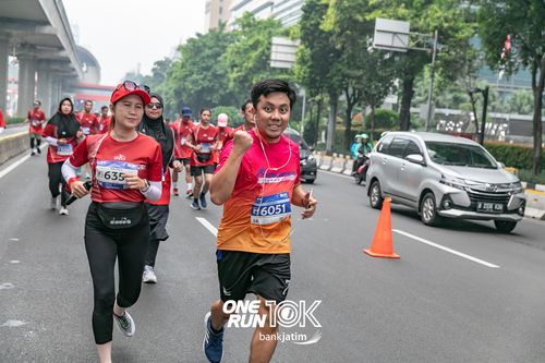 Race photo from ONE RUN 10 K