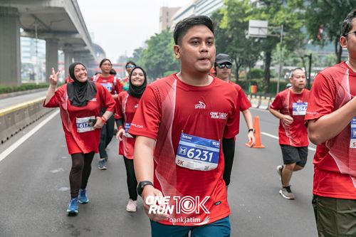 Race photo from ONE RUN 10 K