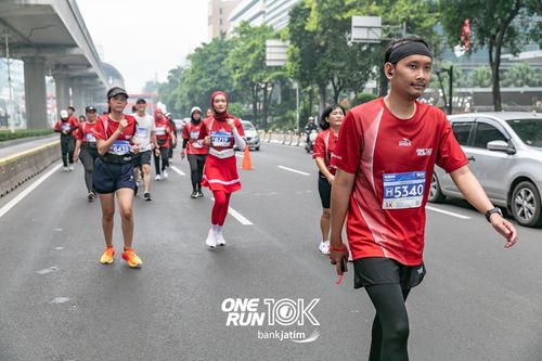 Race photo from ONE RUN 10 K