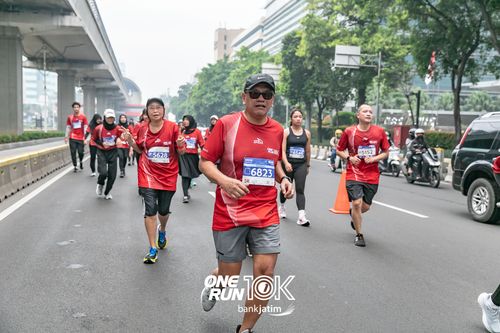 Race photo from ONE RUN 10 K