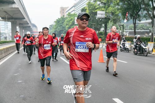 Race photo from ONE RUN 10 K