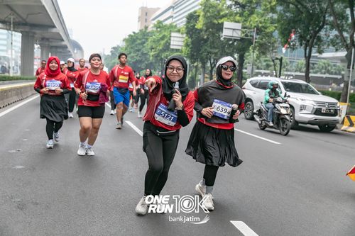 Race photo from ONE RUN 10 K
