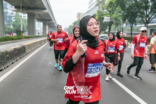 Race photo from ONE RUN 10 K