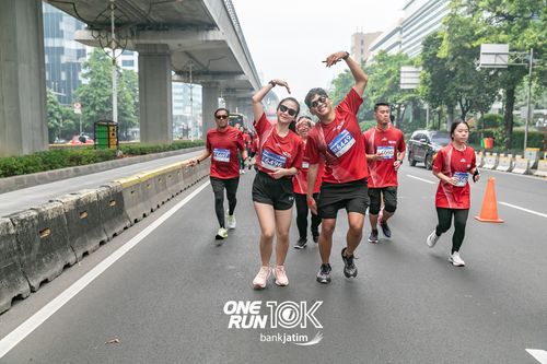 Race photo from ONE RUN 10 K