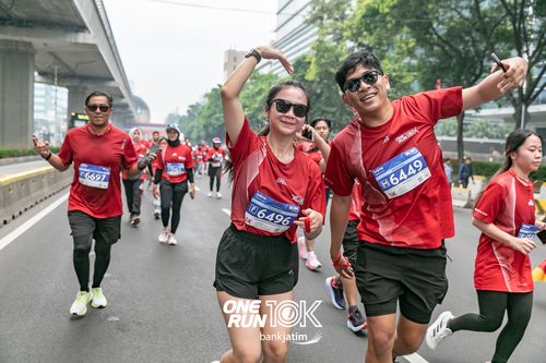Race photo from ONE RUN 10 K