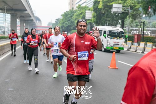 Race photo from ONE RUN 10 K