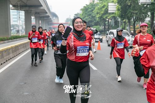 Race photo from ONE RUN 10 K