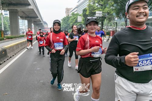 Race photo from ONE RUN 10 K